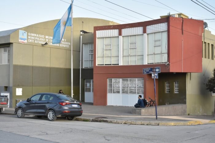 Tres empleados municipales detenidos tras una…