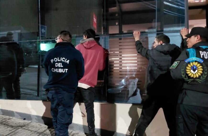 Tres detenidos tras intentar robar un comercio en…