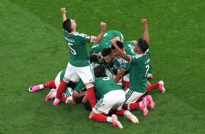 México venció a Ecuador y avanzó con autoridad a los octavos de final